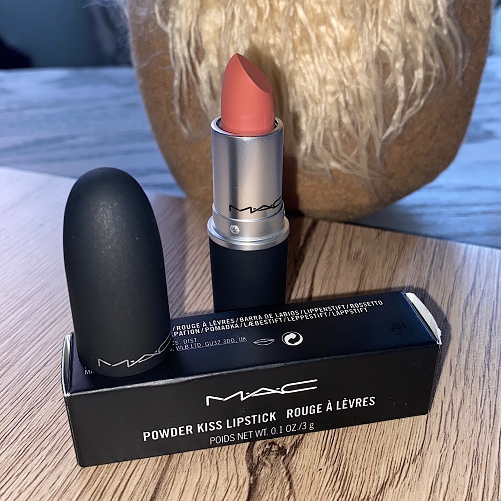 MAC powder lipstick in MULL IT OVER